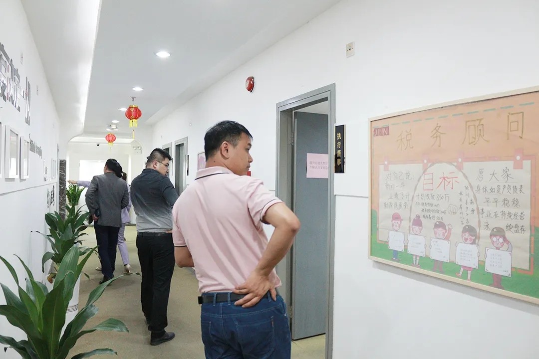 熱烈歡迎深圳市芯片行業(yè)協(xié)會(huì)蒞臨君林集團(tuán)交流座談！