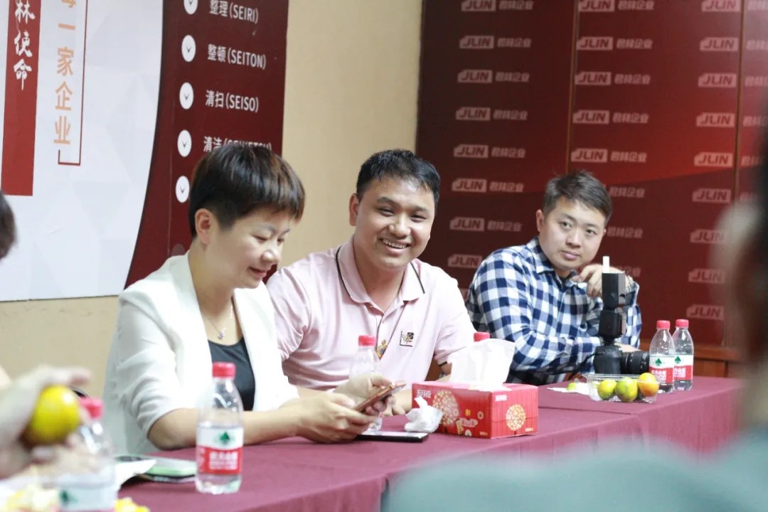 熱烈歡迎深圳市芯片行業(yè)協(xié)會(huì)蒞臨君林集團(tuán)交流座談！
