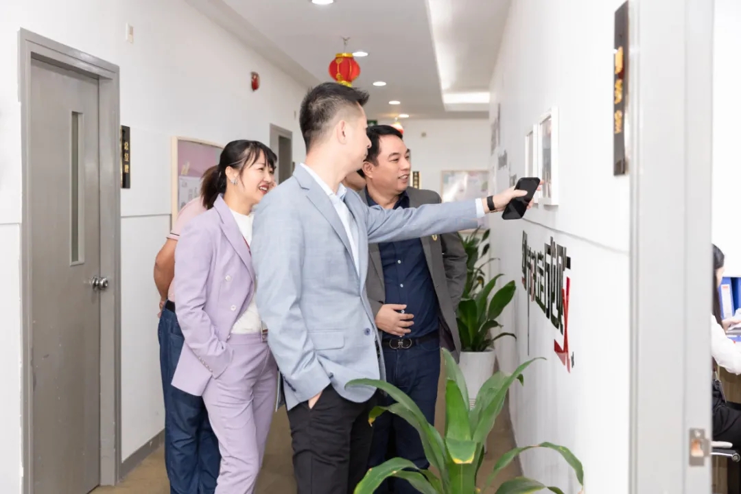 熱烈歡迎深圳市芯片行業(yè)協(xié)會(huì)蒞臨君林集團(tuán)交流座談！